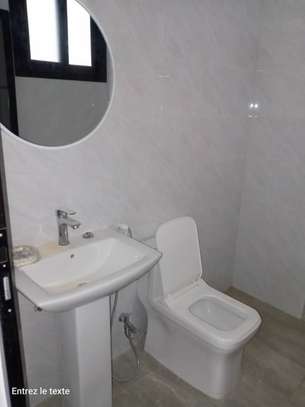 Appartement de 3 chambres a Sicap Karak image 7