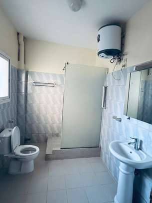 Grande chambre meublée à louer à Liberté 6 image 3