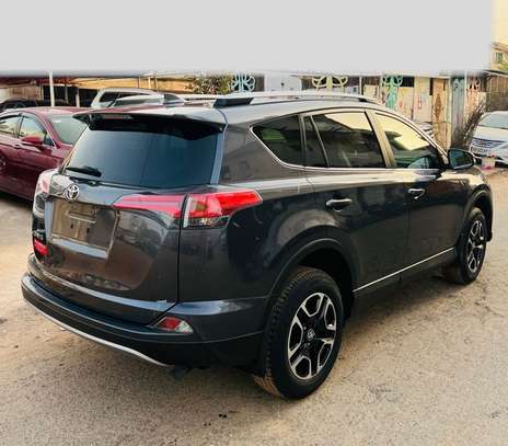 TOYOTA RAV4 2018 image 10