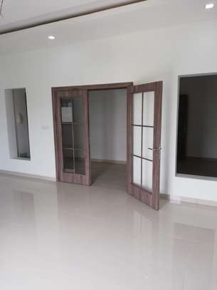 Appartement F4 à louer au point e image 4