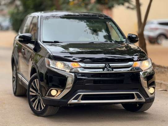 Mitsubishi Outlander 2019 venant 7 places 4 cylindres image 1