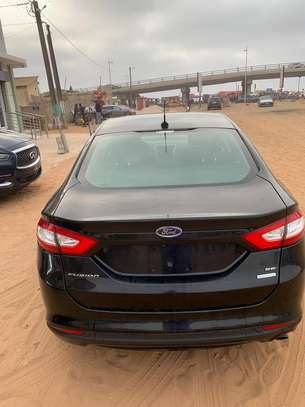 Ford Fusion image 3