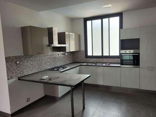 Trois chambres à louer par mois image 13