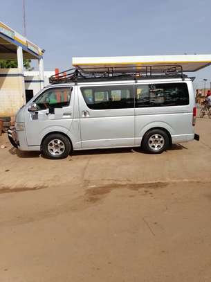 Toyota Hiace 12 places Argent avec galerie toit image 2