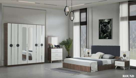 CHAMBRE A COUCHER 6BATTANTS 4PIECES BLANC MARRON ROUND image 1