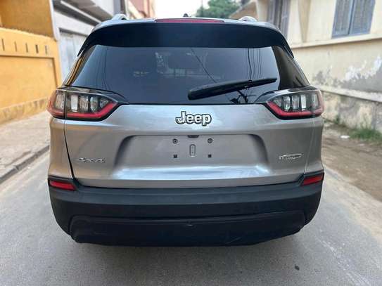 Jeep Cherokee 4x4 SUV Gris métallisé spacieux image 1