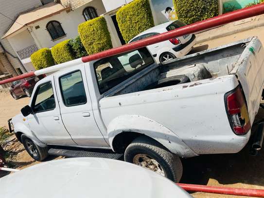 Nissan pickup image 12