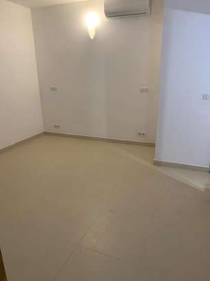 Appartement duplex accès piscine jardin privé Fann Résidence image 5