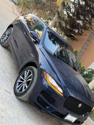 JAGUAR f-Pace image 3