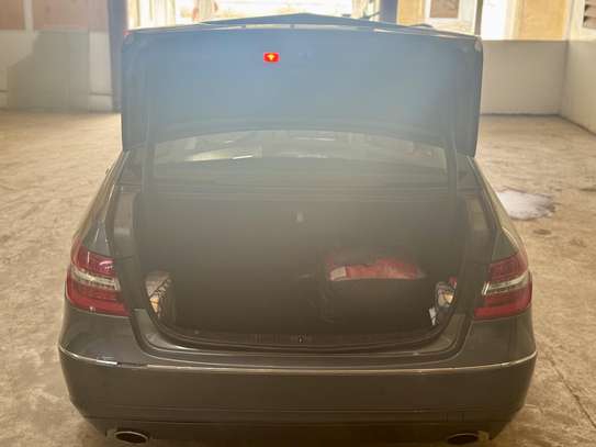 Mercedes E350 Elegance image 6