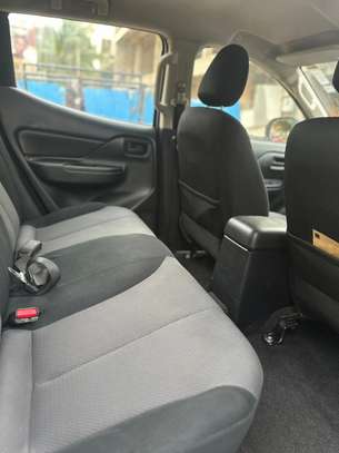 Mitsubishi L200 double cabine 5 places blanc image 5