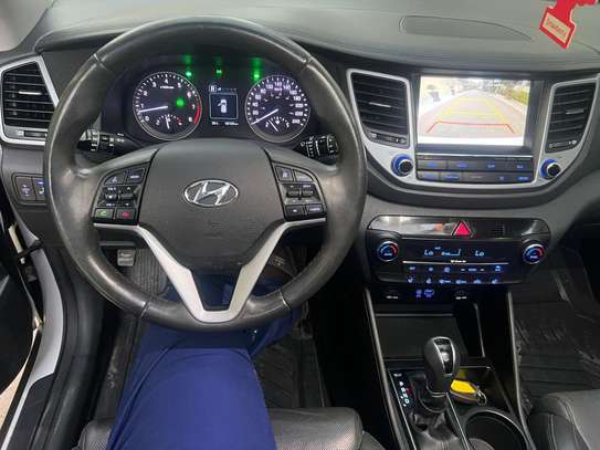 HYUNDAI TUCSON image 7