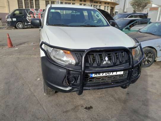 Mitsubishi l200 2018 image 7