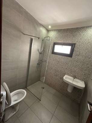 Appartement f4 à louer à Yoff Onomo image 6