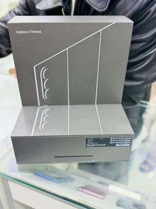 Samsung Galaxy Z TriFold image 3