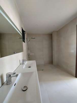 Appartement de 3 chambres - HAUT STANDING - FANN CORNICHE image 4