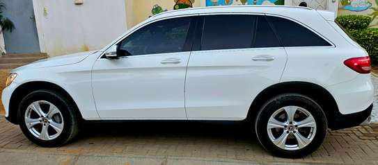 2018 Mercedes GLC 300 image 4