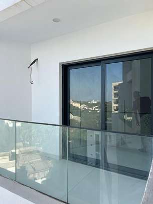 Appartement F4 249m2 au POINT E image 2