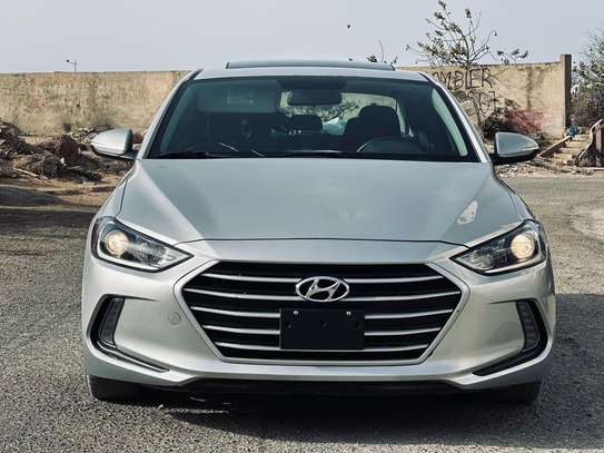 Hyundai elantra image 2