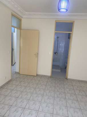 Apparemment à louer image 8