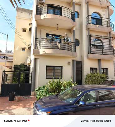 Mermoz deux chambres salon à louer image 15