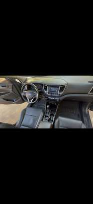 HYUNDAI TUCSON image 10
