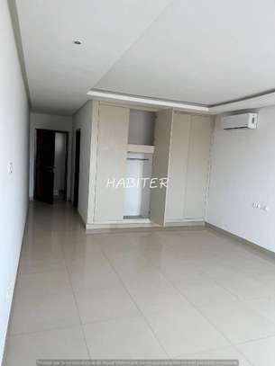 Appartement de standing à Yoff Onomo image 6