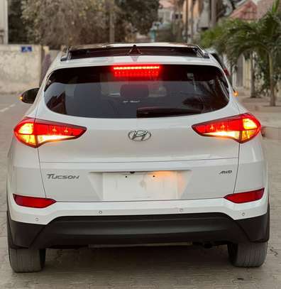 HYUNDAI TUCSON image 3