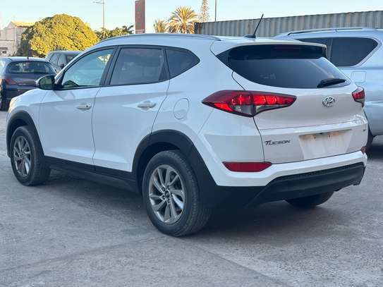 HYUNDAI TUCSON  4x4 image 3