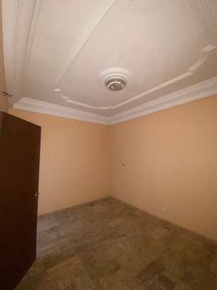 Une villa R+2 à louer aux Mamelles image 7