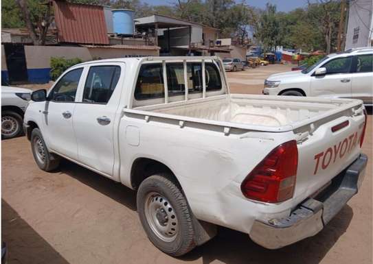 TOYOTA HILUX 2, 4GD CONTRY image 3