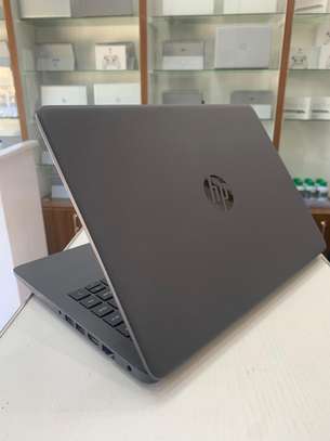 Hp 240 G8 notebook pc image 4