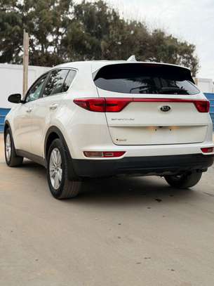 KIA SPORTAGE image 4