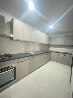 F6 à louer sur la corniche ouakam 385 m² neuf image 3