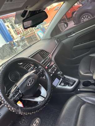 Hyundai elantra image 5