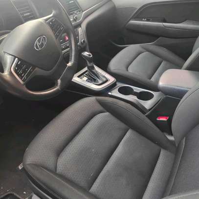 Hyundai elantra image 5