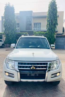 Mitsubishi pajero image 1