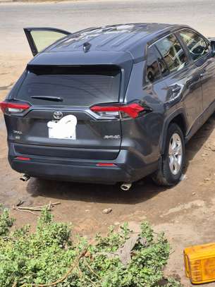 Toyota RAV4 année 2021 image 2