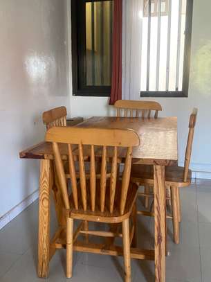 Vaisselier et Table à manger image 2