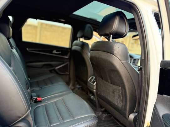 Kia Sorento SX image 14