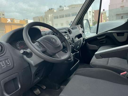 Renault Master fourgon utilitaire grand volume blanc image 2