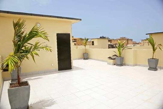 Villa R+1 d’Exception à Almadies 2 à vendre image 9