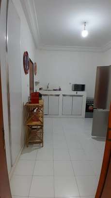 A LOUER APPARTEMENT MEUBLÉ DERRIÈRE HÔTEL ONOMO image 2