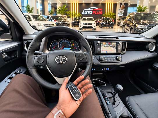 Toyota Rav4 2017 Limited image 2