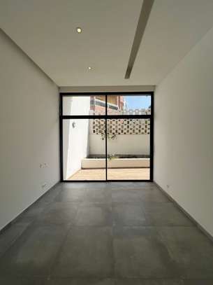 F4 d e225 m² à vendre sur la corniche image 9