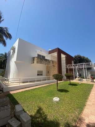 Maison à louer au Almadies image 9