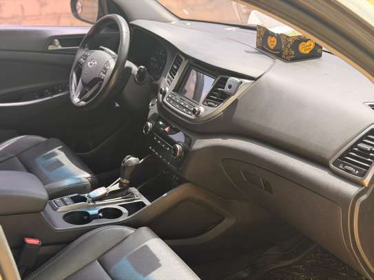HYUNDAI TUCSON 2018 image 9