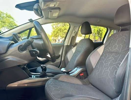 Peugeot 2008 a louer image 3