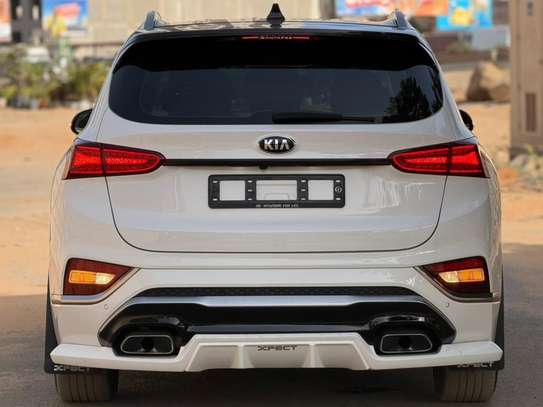 Hyundai Santa Fe 2018 image 13