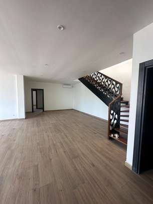 Duplex au 5 étage à louer Almadies sur la route de King fadh image 13